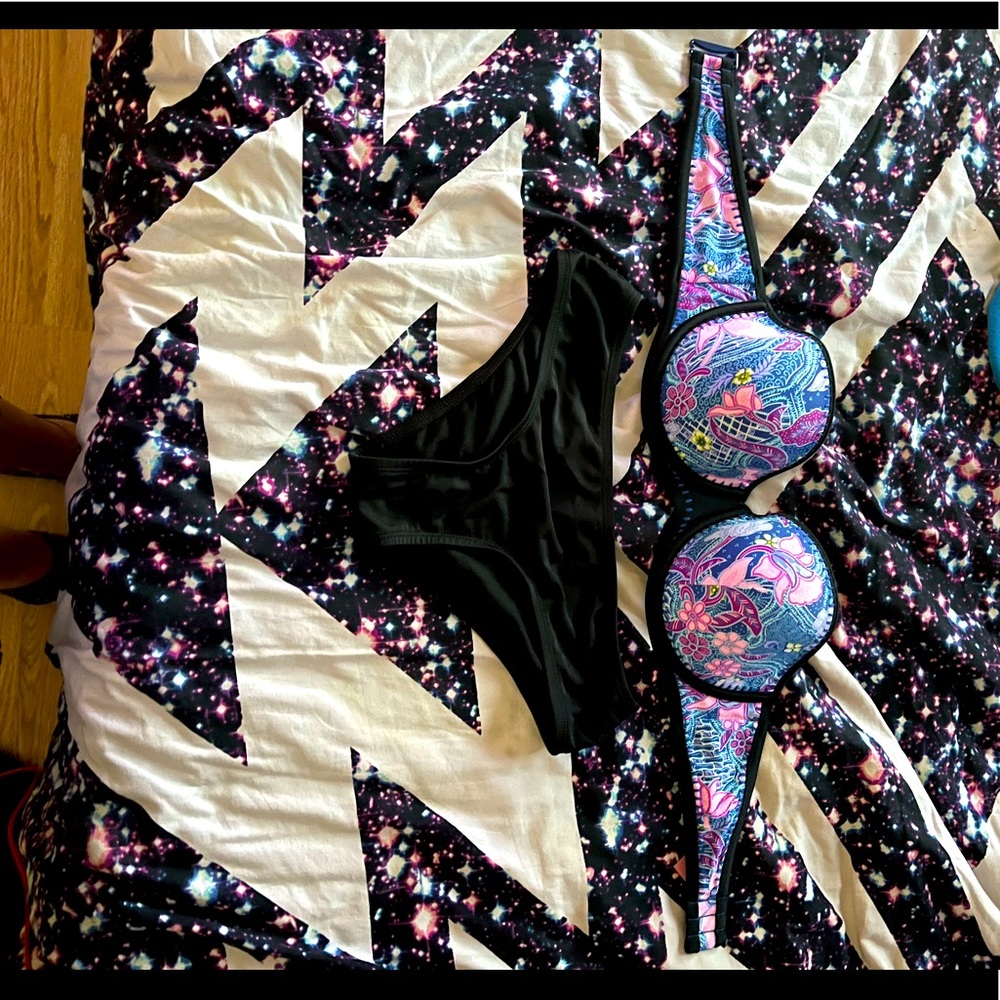 New VS Pink Flower Bikini top & black bottoms